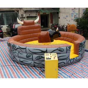 Taureau mécanique fou avec matelas gonflable, jeu interactif utilisé pour les jeux sportifs en plein air - Product Image 1