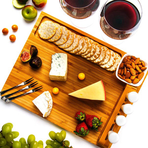 Tabla de quesos de bambú ecológica con juego de cubiertos y tazón de condimentos - Product Image 4