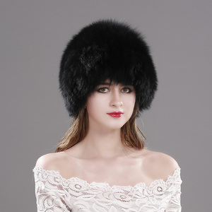 Chapeau d'hiver en fourrure de renard cousu à la main pour femmes avec motif rayé brodé à la main, ajustement extensible pour un usage quotidien et pour les fêtes - Product Image 4