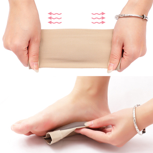 Arc en gel de <span class=keywords><strong>silicone</strong></span> ovale arqué prend en charge les semelles intérieures de soin des pieds avec absorption des chocs pour chaussures et chaussettes de pointe - Product Image 4