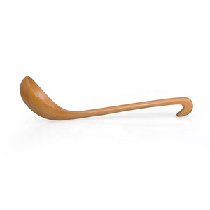 Cucharón Grande Clásico de Madera de Schima Natural, Hecho a Mano, Ecológico, Ligero, Apto para Lavavajillas, con Gancho - Product Image 2