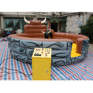 Taureau mécanique fou avec matelas gonflable, jeu interactif utilisé pour les jeux sportifs en plein air - Product Image 2
