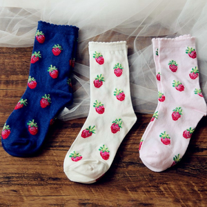 Chaussettes pour filles adolescentes, style rétro japonais, motif fraise, <span class=keywords><strong>tube</strong></span>, mignonnes, amples, à côtes, à dentelle, pour femmes - Product Image 2