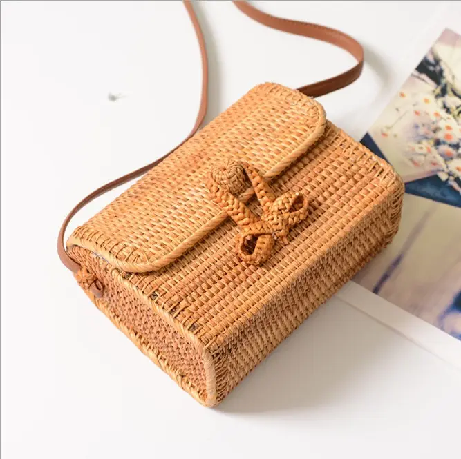 Bolso marrón tejido a mano con personajes de ratán, bandolera a rayas, bolso estilo Bali