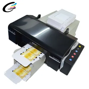 Máquina de impresora automática de tarjetas de identificación de PVC de plástico FCOLOR para impresión de tarjetas de PVC de 100 piezas
