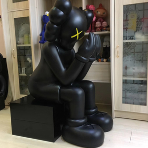 Prix de gros grande taille Kaw design salon de jardin en fiber de verre Kaws - Product Image 4