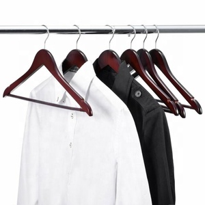 Colgador de madera maciza para exhibición de tienda, colgador de ropa personalizado de 17,5 pulgadas - Product Image 1
