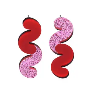 Groothandel laser gesneden roze glitter en rode acryl wiggle oorbellen geometrische verklaring sparkle plastic stud oorbellen