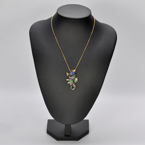 Venta al por mayor <span class=keywords><strong>de</strong></span> Color <span class=keywords><strong>de</strong></span> <span class=keywords><strong>arco</strong></span> <span class=keywords><strong>iris</strong></span> brillo cristal Animal caballito <span class=keywords><strong>de</strong></span> mar colgante collar - Product Image 3
