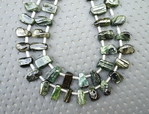 AAA Grade Haute Qualité Tourmaline Verte Naturelle Forme Inégale Côté Percé Pierre Brute Polie pour Bijoux Pierres Précieuses Lâches - Product Image 4