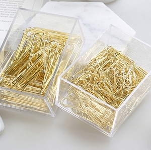 Clips de Papel Dorados en un Elegante Porta Clips Magnético Blanco Mármol, 28 mm, 100 Clips por Caja - Product Image 2