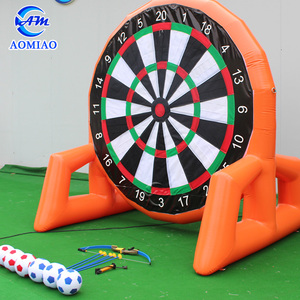 Gioco di Freccette Gigante Gonfiabile a Tema Calcio per Adulti e Bambini - Product Image 2