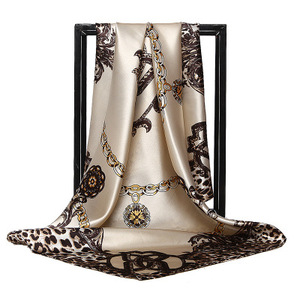 Catene di Design di fabbrica in poliestere di leopardo di seta come un raso a buon mercato sciarpa italiana per le donne alla moda - Product Image 1