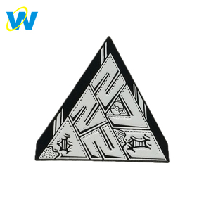 2018 Nouvelle arrivée <span class=keywords><strong>papillon</strong></span> d'embrayage fermoir vis pin dos personnalisé triangle doux émail broches dropshipping - Product Image 1