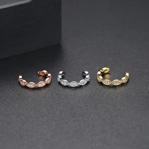 LUOTEEMI Single Cute CZ Ear <span class=keywords><strong>Cuff</strong></span> Pendientes Chapado en tres colores Elija <span class=keywords><strong>Small</strong></span> CZ Ear Cuffs - Product Image 4