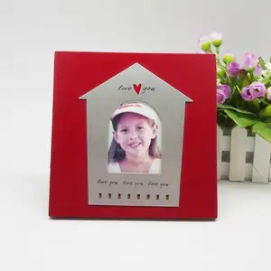 2018 Venta caliente personalizado amor tema rojo marco de fotos de madera.