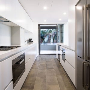 خزانة مطبخ حديثة جديدة من Vermonohouzz بتصميم غير يدوي للمنزل من البلوط الأبيض - Product Image 4