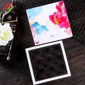 กล่องช็อกโกแลตหัตถกรรมกระดาษช็อกโกแลตพิเศษสีดำพร้อมโลโก้สำหรับช็อกโกแลต Pralines