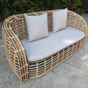 طقم أريكة وطاولة شاي من الخيزران للاستخدام الخارجي في الحدائق - Product Image 2