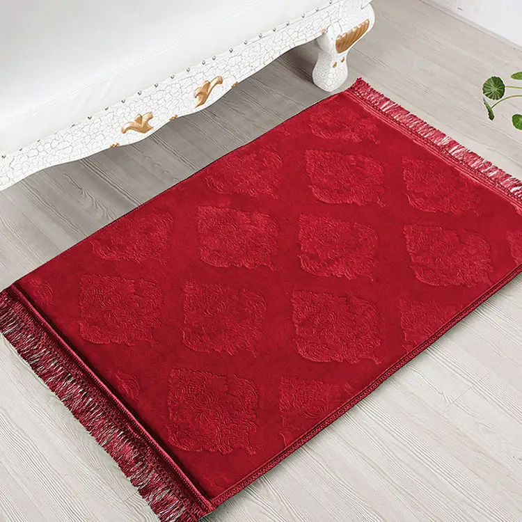 100% Polyester Flannel Islamic Prayer Carpet Roll Customizable Embossed Compound Prayer Carpet Rug