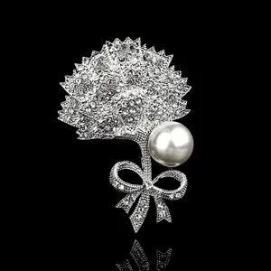 60 ミリメートル * 43 ミリメートル女性ジュエリーシルバーブローチイチョウ葉真珠の花ファッションロマンチックなブローチピンシンプルなデザインで人気のある女性のための