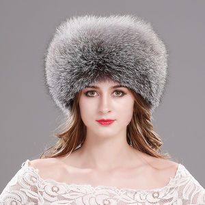 Chapeau à oreillettes tricoté imperméable en fourrure de renard russe pour femmes conçu sur mesure pour les fêtes et la pêche - Product Image 1