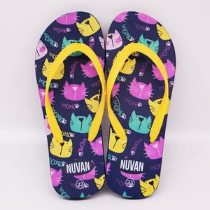 Infradito con Stampa di Gatto Cartoon, <span class=keywords><strong>Sandali</strong></span> Estivi da Spiaggia per Donne, Cinturino Giallo, Ciabatte per Bambini in PE Blu Scuro, Scarpe Antiscivolo per Doccia - Product Image 2