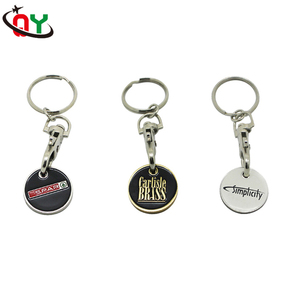 Venta caliente Promoción de aleación de Zinc de <span class=keywords><strong>marvel</strong></span> mini zapato de correr forma mosquetón clave cadena con logotipo - Product Image 1