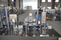 Machine de remplissage et de scellage semi-automatique de cartons à toit en pignon, électrique, haute précision, pour boissons et produits chimiques