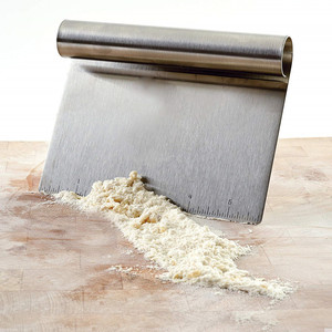 Racloir à pâtisserie en acier inoxydable avec échelle de mesure, coupe-pâtisserie multifonction pour pâte, gâteau, pizza - Product Image 1