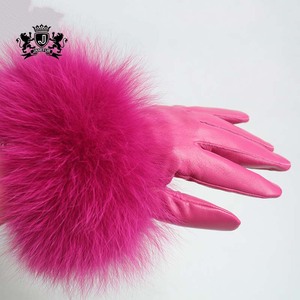 Los más nuevos diseños personalizados, guantes cálidos de invierno para mujer, guantes de cuero para motocicleta, guantes de cuero de piel de oveja con puño de piel de mapache - Product Image 3
