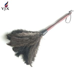 <span class=keywords><strong>Plumeau</strong></span> d'autruche avec manche en bois de haute qualité 38cm Vente en gros - Product Image 4