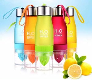 Boissons Bouteilles À Double Paroi En Plastique Tumbler Avec Handel, de Jus De Citron tasse par main tremblante - Product Image 1