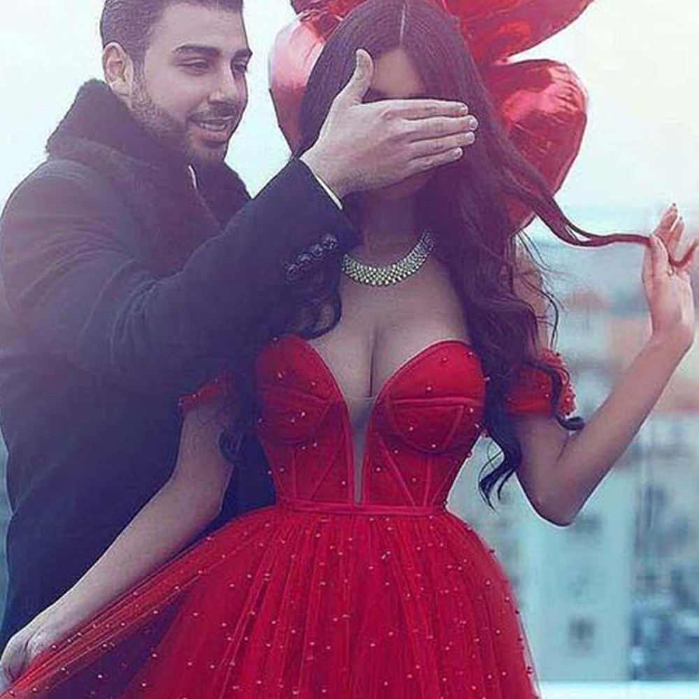 Elie Saab Long Red Elegant Evening Dress - Perfect for Formal Occasions Elie Saab Long Red Elegant Evening Dress - Perfect for Formal Occasions
