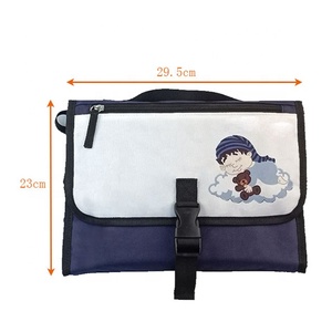 Voyage <span class=keywords><strong>À</strong></span> L'extérieur Changeur <span class=keywords><strong>Tapis</strong></span> Bébé Portable Couches <span class=keywords><strong>Matelas</strong></span> <span class=keywords><strong>à</strong></span> <span class=keywords><strong>langer</strong></span> avec Coussin De Tête et Poches - Product Image 1