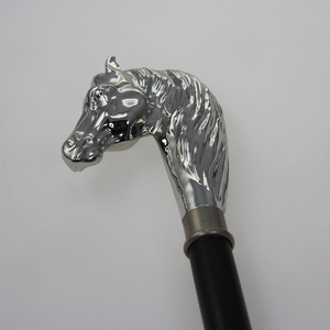 Calzascarpe in Metallo Argentato a Forma di Testa di Cavallo - Product Image 2