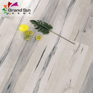 Plancher <span class=keywords><strong>stratifié</strong></span> en bois de chêne <span class=keywords><strong>blanc</strong></span> lavé technique allemand 12 mm AC4 - Product Image 6