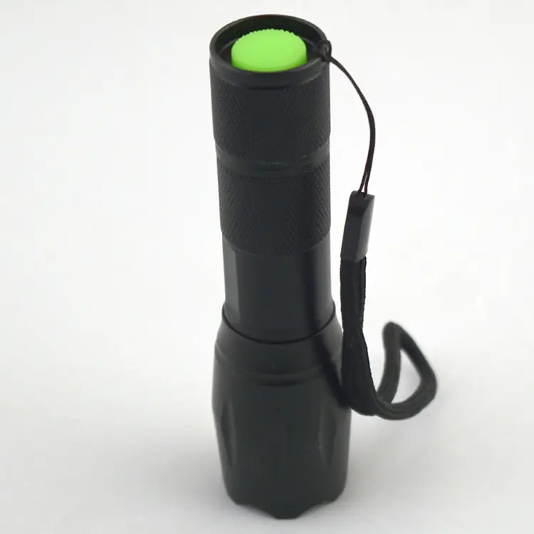 Torcia a LED ricaricabile di vendita calda torcia a LED zoomabile impermeabile portatile per il campeggio all'aperto