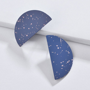 Simple Conception Demi-Cercle Géométrique Feuilles De Fer Pulvérisation Peinture <span class=keywords><strong>Art</strong></span> Graffiti Boucles D'oreilles Pour Les Filles - Product Image 2