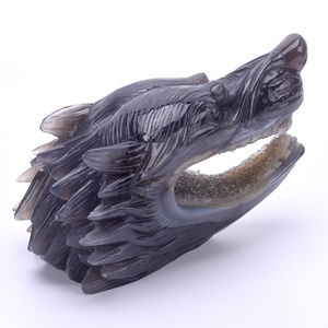 Handgesneden realistische sculptuur van een wolfskop van edelsteen agaat geode schedel - Product Image 5