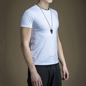 Mans diseño de verano manga corta cuello en o en blanco y negro de diseño de la camiseta de fabricación - Product Image 1