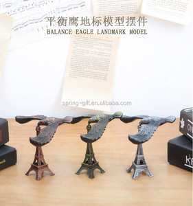 Promotion cadeau bureau décor plaqué métal modèle de Tour Eiffel Souvenir rotatif équilibre aigle repère France bureau décoration - Product Image 3