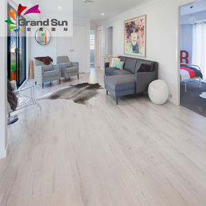 Plancher <span class=keywords><strong>stratifié</strong></span> en bois de chêne <span class=keywords><strong>blanc</strong></span> lavé technique allemand 12 mm AC4 - Product Image 1