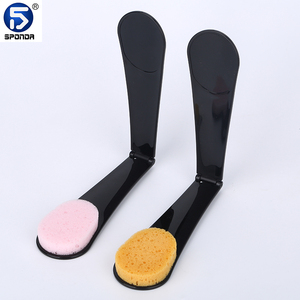 Self Tan applicator with charging pad - Product Image 6