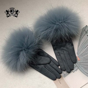 Los más nuevos diseños personalizados, guantes cálidos de invierno para mujer, guantes de cuero para motocicleta, guantes de cuero de piel de oveja con puño de piel de mapache - Product Image 4