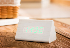 Pantalla de tiempo, temperatura y humedad más vendida, 3 configuraciones de alarma de 3 brillos y control de sonido Reloj desper - Product Image 3