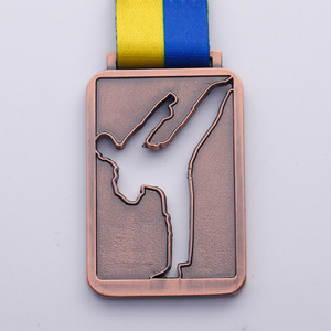 Hình dạng thuôn dài thiết kế logo mềm men kim loại thể thao rỗng lưu niệm karate huy chương - Product Image 2