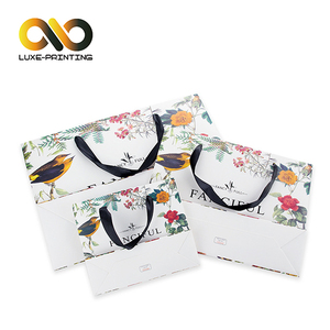 Regalo de lujo de la boda del diseño de la puerta de la boda que empaqueta la bolsa del Libro Blanco con la manija de la cinta - Product Image 1