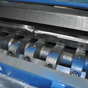 Vente chaude Matériau Souple <span class=keywords><strong>Circumgyrate</strong></span> Lame Automatique Chargement Machine de Concassage - Product Image 2