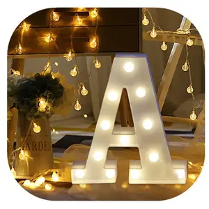 Decorativo LED 26 alfabeto ABS accendi il segno della lettera per la lampada della luce notturna di natale alimentata a batteria della festa di compleanno di nozze